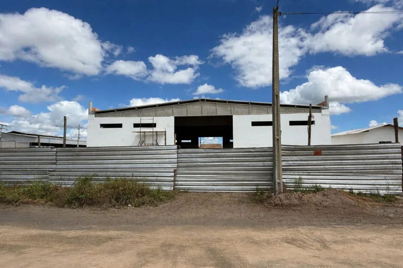 Com 90% concluído, novo mercado municipal está perto de ser inaugurado em São José de Alcobaça