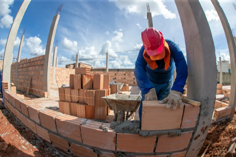 Prefeitura de Teixeira de Freitas constrói nova escola vai atender até 640 estudantes no bairro Tancredo Neves