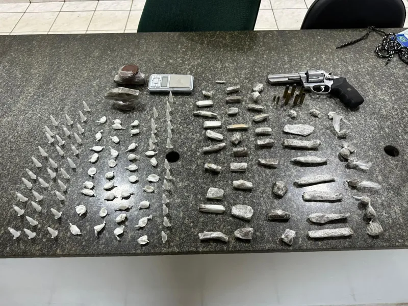 Suspeito atira contra policiais e morre após confronto em Itabela Suspeito atira contra policiais e morre após confronto em Itabela