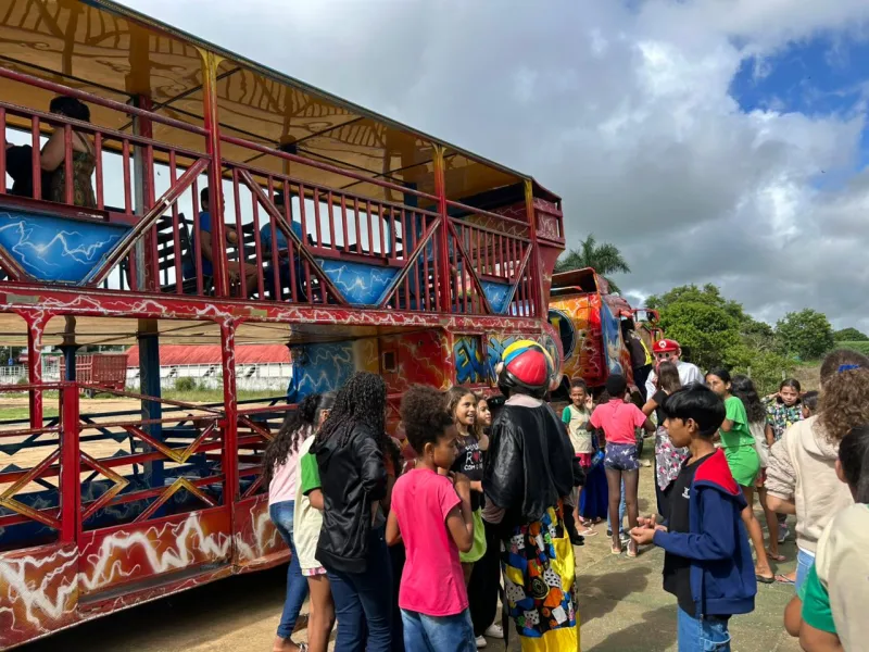 Prefeitura de Lajedão promove dia de lazer com “Expresso da Alegria” para alunos da rede municipal Prefeitura de Lajedão promove dia de lazer com “Expresso da Alegria” para alunos da rede municipal
