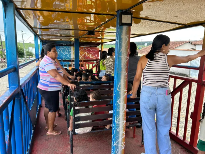 Prefeitura de Lajedão promove dia de lazer com “Expresso da Alegria” para alunos da rede municipal Prefeitura de Lajedão promove dia de lazer com “Expresso da Alegria” para alunos da rede municipal