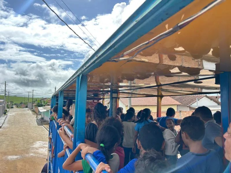 Prefeitura de Lajedão promove dia de lazer com “Expresso da Alegria” para alunos da rede municipal Prefeitura de Lajedão promove dia de lazer com “Expresso da Alegria” para alunos da rede municipal