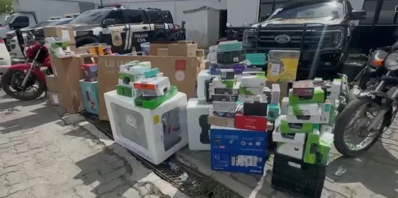 Motorista é preso por desvio de cargas de plataforma de e-commerce e mercadorias são apreendidas na Bahia Motorista é preso por desvio de cargas de plataforma de e-commerce e mercadorias são apreendidas na Bahia