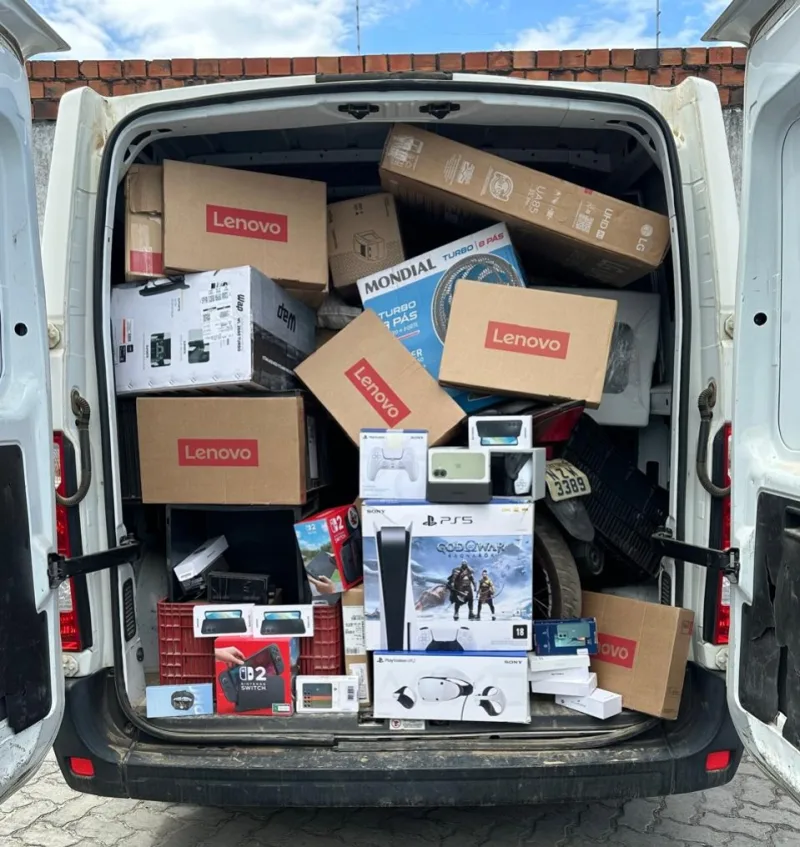 Motorista é preso por desvio de cargas de plataforma de e-commerce e mercadorias são apreendidas na Bahia Motorista é preso por desvio de cargas de plataforma de e-commerce e mercadorias são apreendidas na Bahia