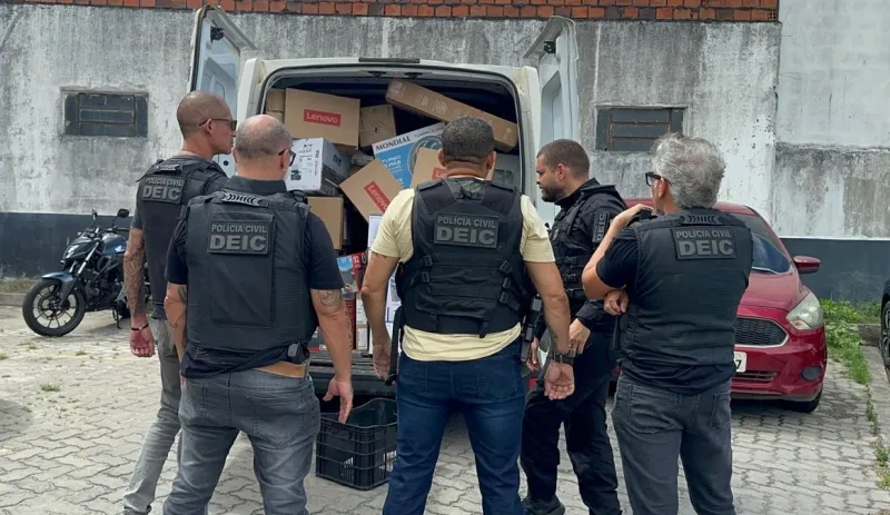 Motorista é preso por desvio de cargas de plataforma de e-commerce e mercadorias são apreendidas na Bahia Motorista é preso por desvio de cargas de plataforma de e-commerce e mercadorias são apreendidas na Bahia