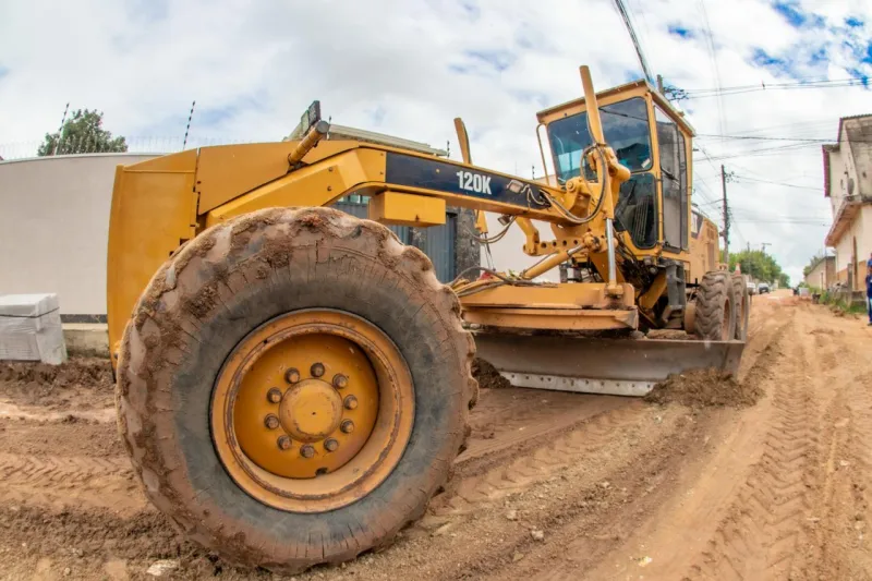 Prefeitura de Teixeira de Freitas intensifica melhorias e pavimenta ruas importantes no Monte Castelo Prefeitura de Teixeira de Freitas intensifica melhorias e pavimenta ruas importantes no Monte Castelo