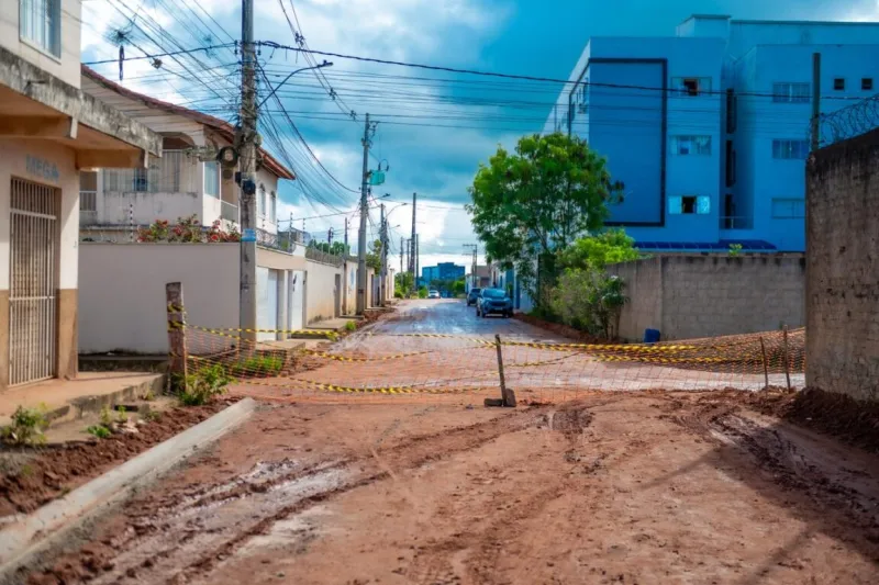 Prefeitura de Teixeira de Freitas intensifica melhorias e pavimenta ruas importantes no Monte Castelo Prefeitura de Teixeira de Freitas intensifica melhorias e pavimenta ruas importantes no Monte Castelo