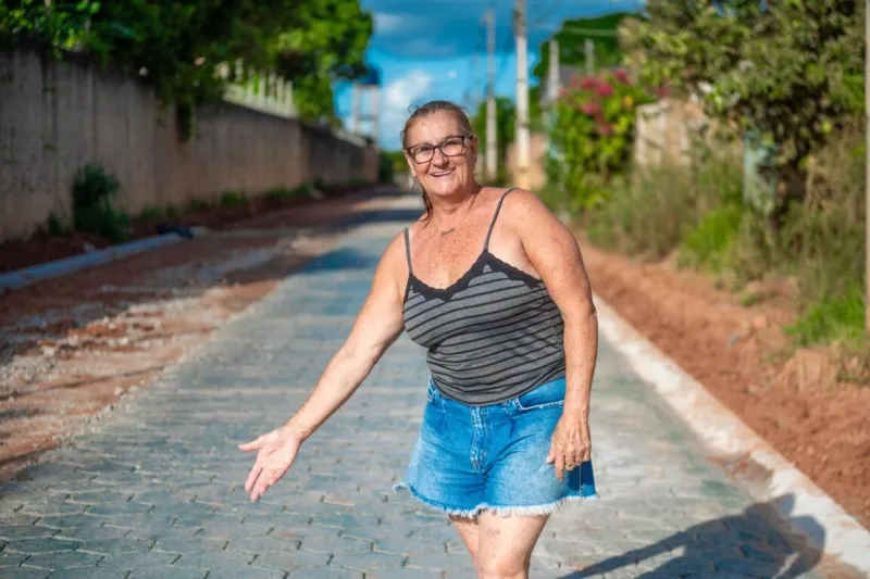 Prefeitura de Teixeira de Freitas intensifica melhorias e pavimenta ruas importantes no Monte Castelo Prefeitura de Teixeira de Freitas intensifica melhorias e pavimenta ruas importantes no Monte Castelo