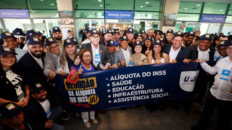 Governador participa de Encontro de Prefeitos e reforça união entre Estado e municípios Governador participa de Encontro de Prefeitos e reforça união entre Estado e municípios