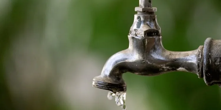 Manutenção emergencial interrompe fornecimento de água em Teixeira de Freitas nesta terça-feira