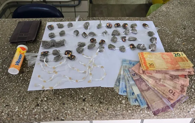 Polícia Militar apreende menor com drogas em Teixeira de Freitas