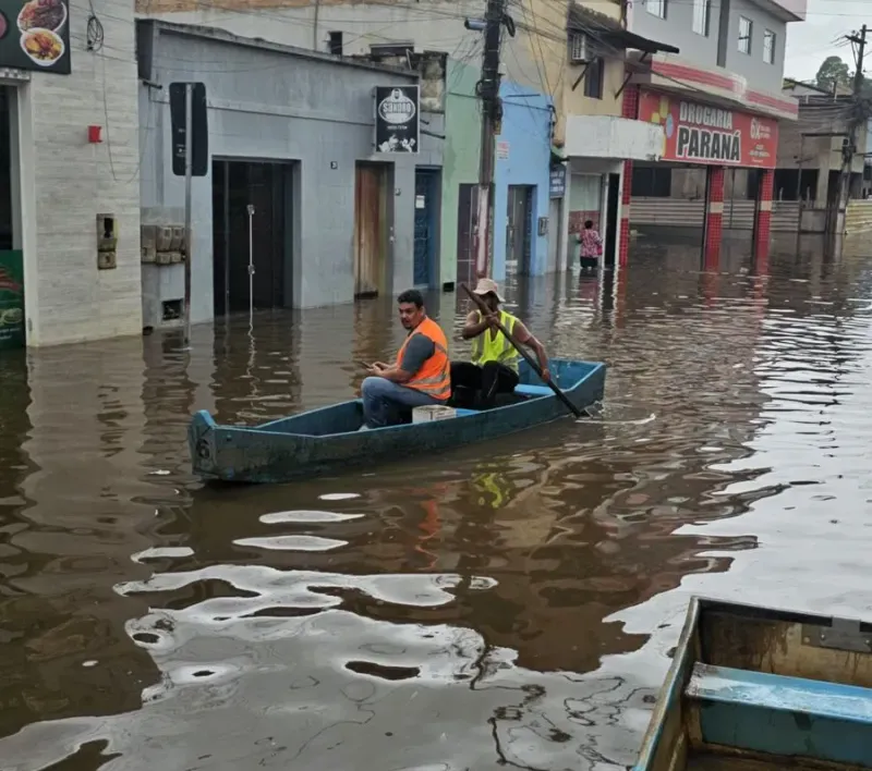 Medeiros Neto: Defesa Civil e Corpo de Bombeiros Intensificam ações em meio às chuvas intensas