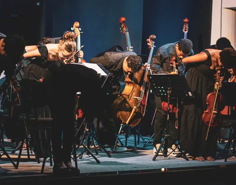 NEOJIBA de Teixeira de Freitas apresenta recital de cordas com jovens músicos do programa