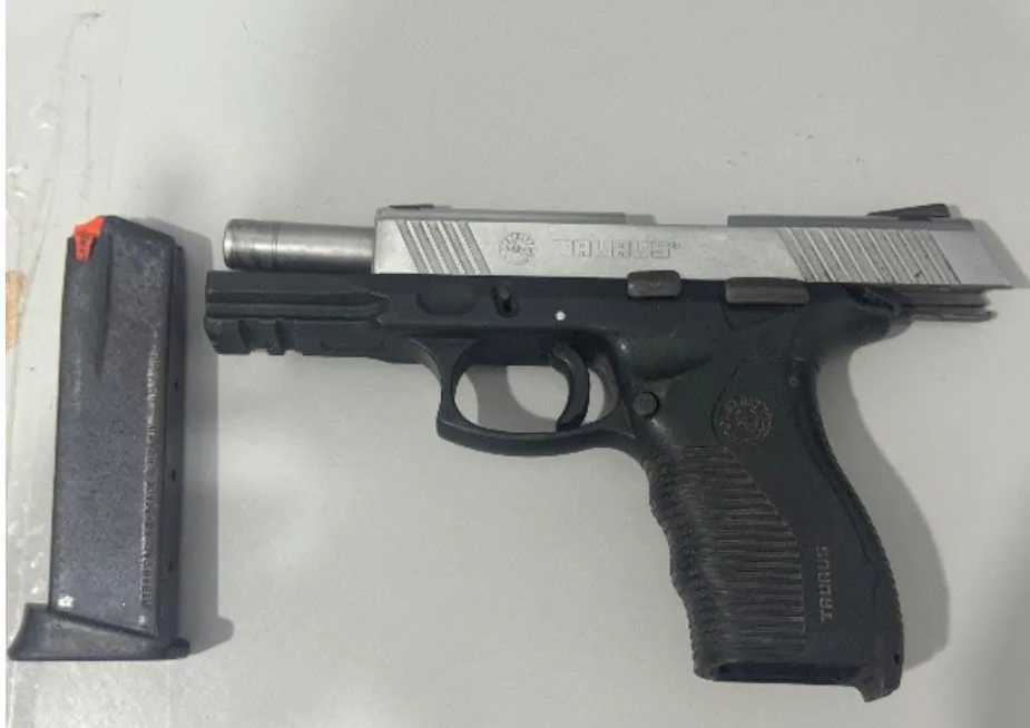 Trio é preso com veículos roubados e arma de fogo na zona rural de Itabela Trio é preso com veículos roubados e arma de fogo na zona rural de Itabela