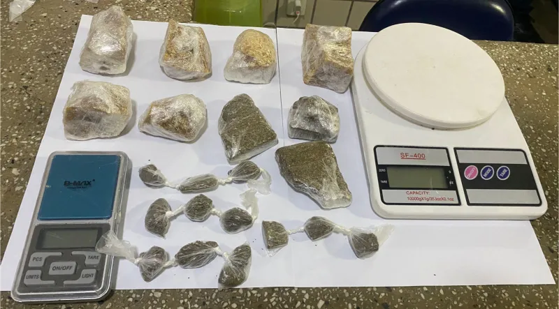 Polícia Militar apreende quase meio quilo de crack e maconha em Teixeira de Freitas