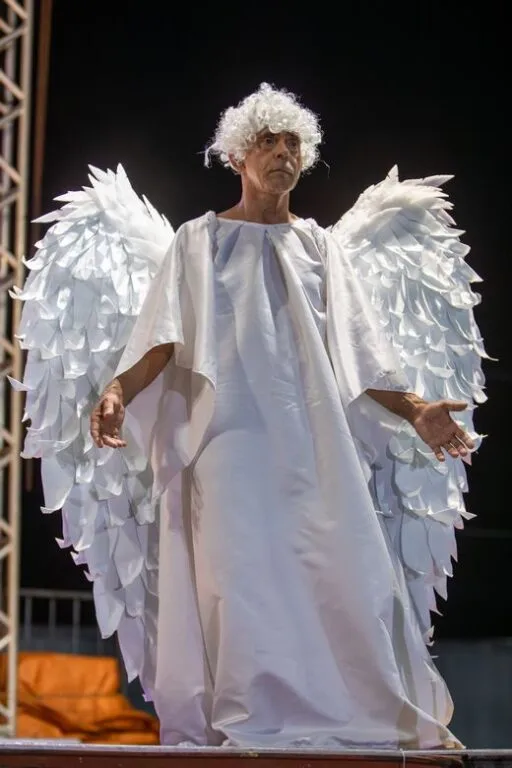 “A Paixão de Cristo” emociona milhares de pessoas no Estádio Tomatão, em Teixeira de Freitas