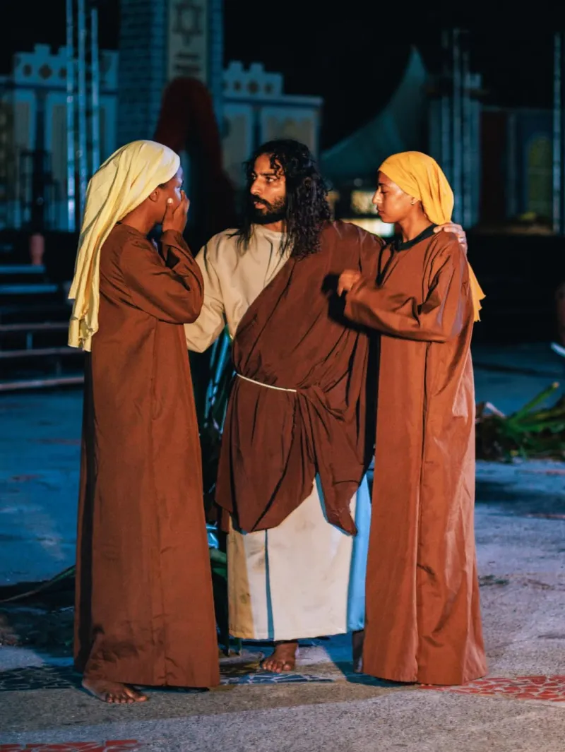 Alcobaça revive emoção e fé em encenação da Paixão de Cristo Alcobaça revive emoção e fé em encenação da Paixão de Cristo