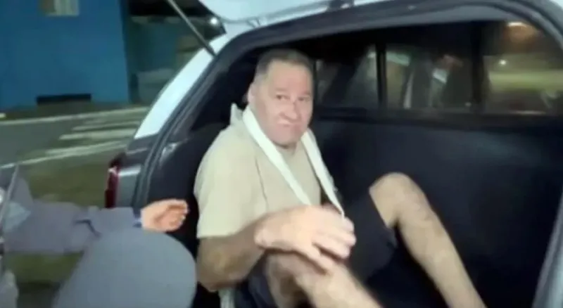 Motorista embriagado atropela e mata dois irmãos enquanto brincavam na calçada Motorista embriagado atropela e mata dois irmãos enquanto brincavam na calçada