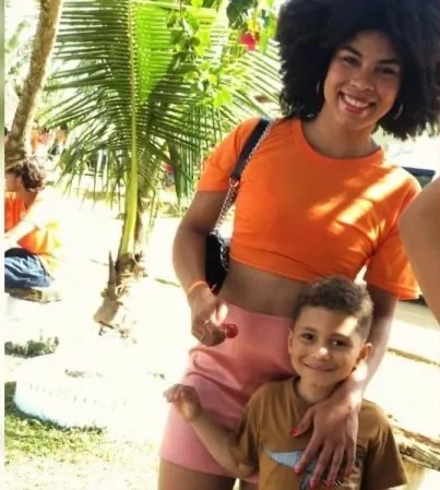 Mãe e filho de 06 anos são mortos a facadas em cidade do sul da Bahia Mãe e filho de 06 anos são mortos a facadas em cidade do sul da Bahia