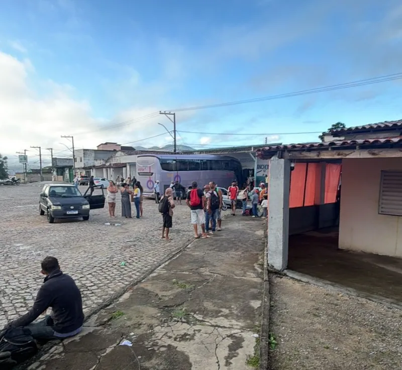 Ônibus invade rodoviária   e deixa mortos e feridos no interior da Bahia