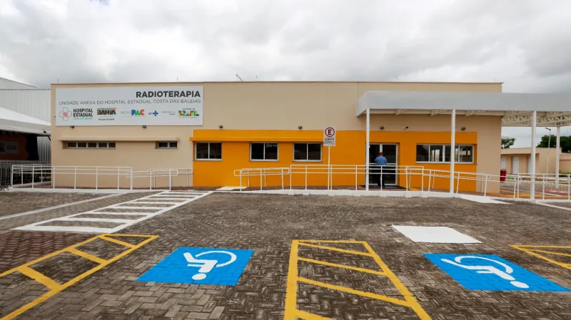 Jerônimo Rodrigues inaugura radioterapia e obras de mobilidade em Teixeira de Freitas