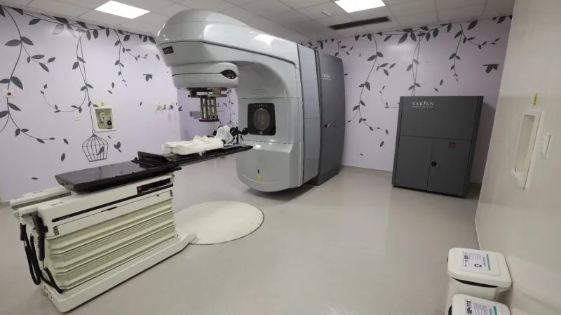 Jerônimo Rodrigues inaugura radioterapia e obras de mobilidade em Teixeira de Freitas