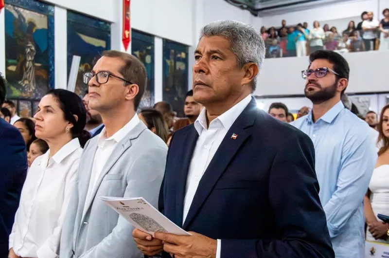 Novo bispo toma posse e reúne multidão na Catedral São Pedro em celebração histórica