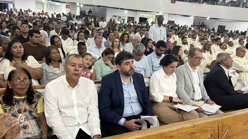 Novo bispo toma posse e reúne multidão na Catedral São Pedro em celebração histórica