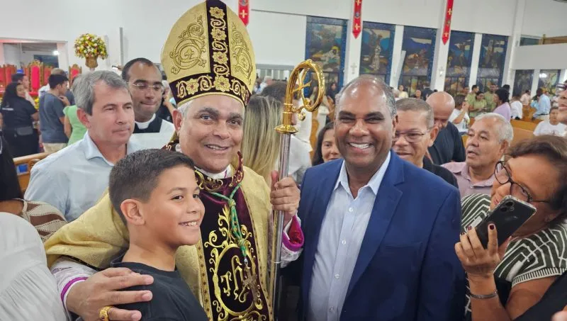 Novo bispo toma posse e reúne multidão na Catedral São Pedro em celebração histórica