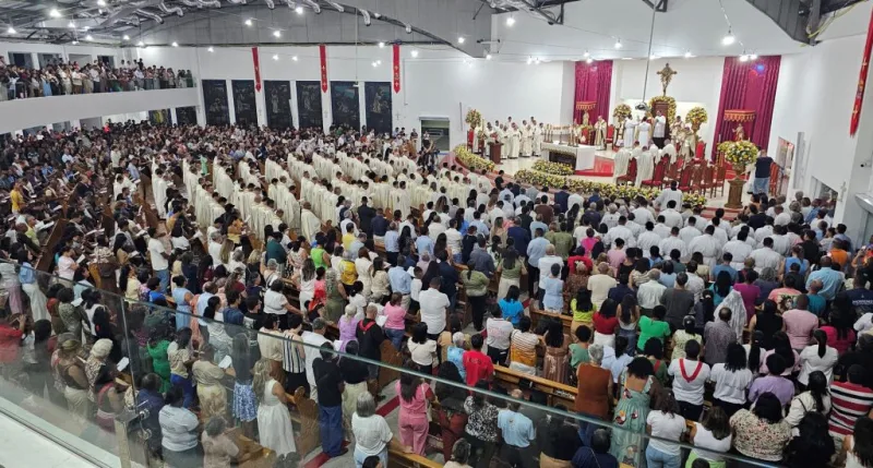 Prefeito Robertinho participa da posse de Dom Aldemiro em Teixeira de Freitas