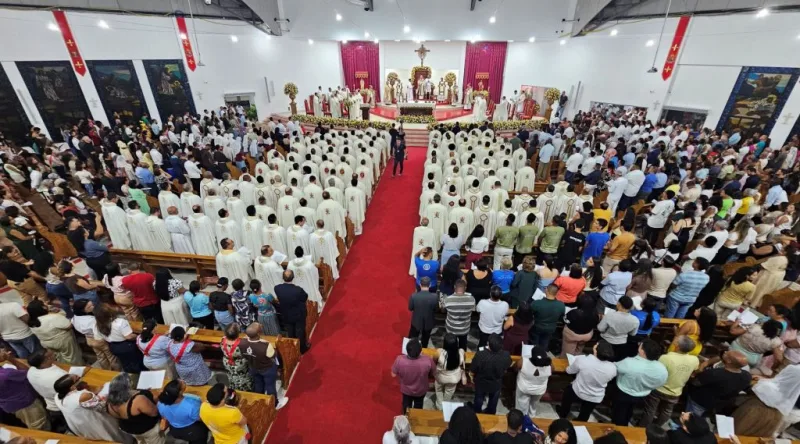 Prefeito Robertinho participa da posse de Dom Aldemiro em Teixeira de Freitas