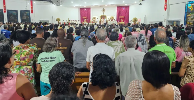 Prefeito Robertinho participa da posse de Dom Aldemiro em Teixeira de Freitas