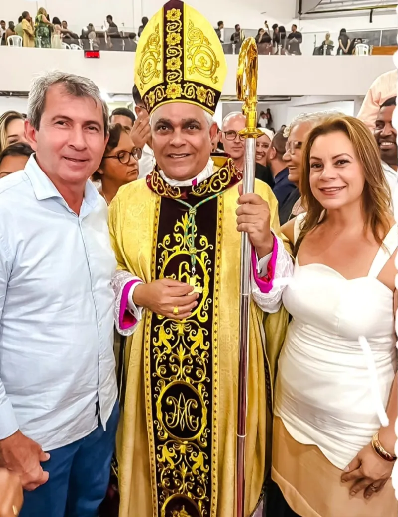 Prefeito Bemtivi participa da  inauguração da radioterapia e da posse de Dom Aldemiro em Teixeira de Freitas