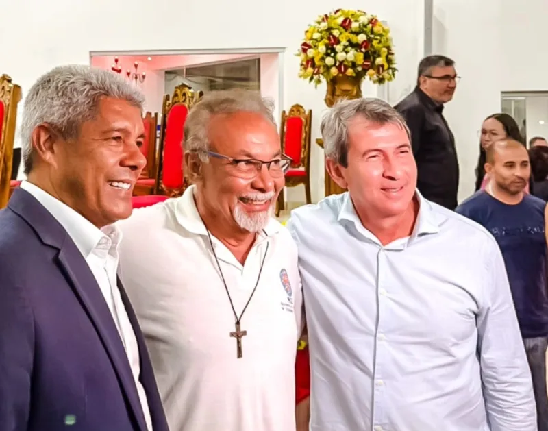 Prefeito Bemtivi participa da  inauguração da radioterapia e da posse de Dom Aldemiro em Teixeira de Freitas