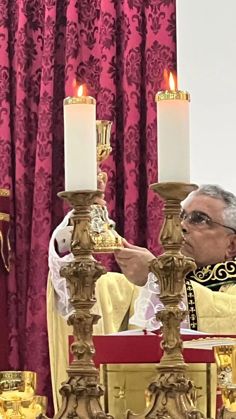 Ao lado do governador, prefeito Marcelo Belitardo e primeira dama Penélope participa da posse do novo bispo de Teixeira de Freitas. Ao lado do governador, prefeito Marcelo Belitardo e primeira dama Penélope participa da posse do novo bispo de Teixeira de Freitas.