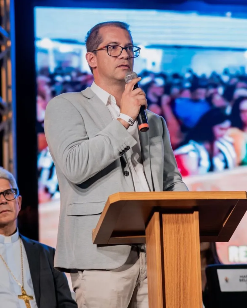 Ao lado do governador, prefeito Marcelo Belitardo e primeira dama Penélope participa da posse do novo bispo de Teixeira de Freitas. Ao lado do governador, prefeito Marcelo Belitardo e primeira dama Penélope participa da posse do novo bispo de Teixeira de Freitas.