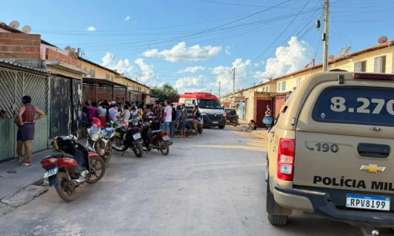 Adolescente de 15 anos é encontrada morta com marcas de facadas e queimaduras no oeste da Bahia Adolescente de 15 anos é encontrada morta com marcas de facadas e queimaduras no oeste da Bahia