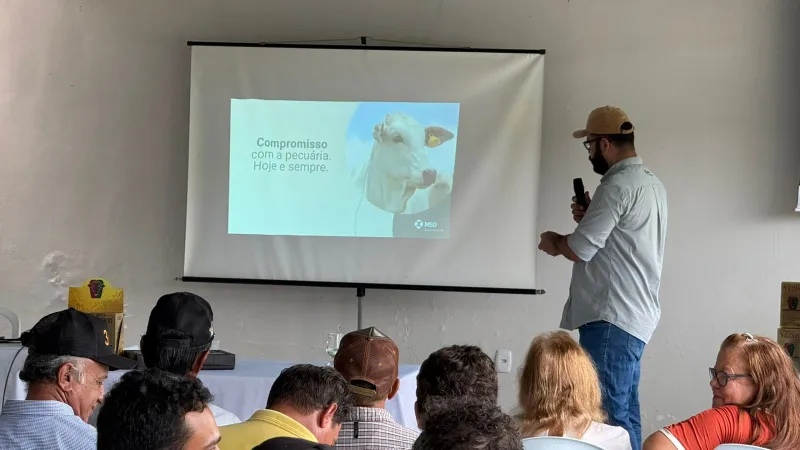 Secretário de Agricultura de Medeiros Neto, Tairo Sales, participa de evento sobre Calendário Vacinal do Rebanho Secretário de Agricultura de Medeiros Neto, Tairo Sales, participa de evento sobre Calendário Vacinal do Rebanho
