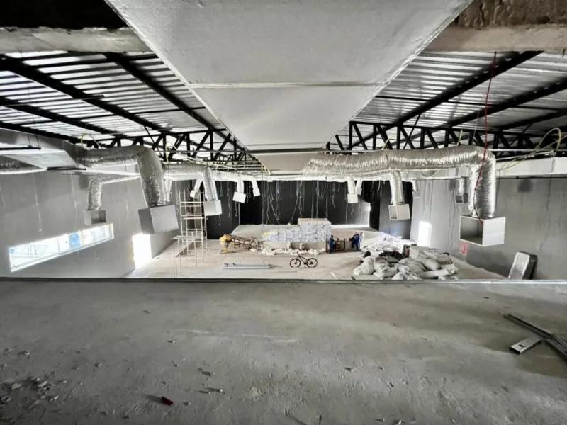 Obras do auditório da Escola Antônio Chicon Sobrinho avançam em ritmo acelerado