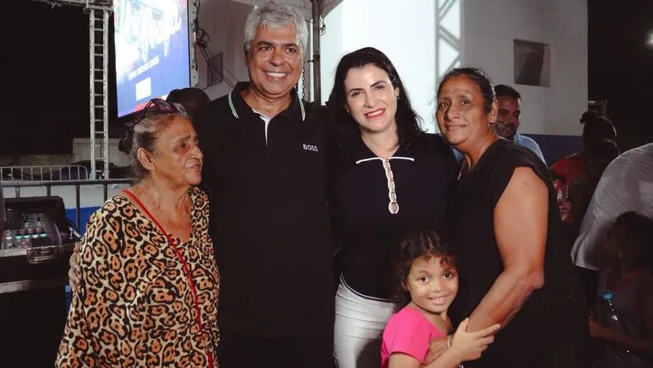 Prefeitura Nova Viçosa inaugura Praça Manuel Pedro dos Santos. Local vira novo ponto de encontro Prefeitura Nova Viçosa inaugura Praça Manuel Pedro dos Santos. Local vira novo ponto de encontro