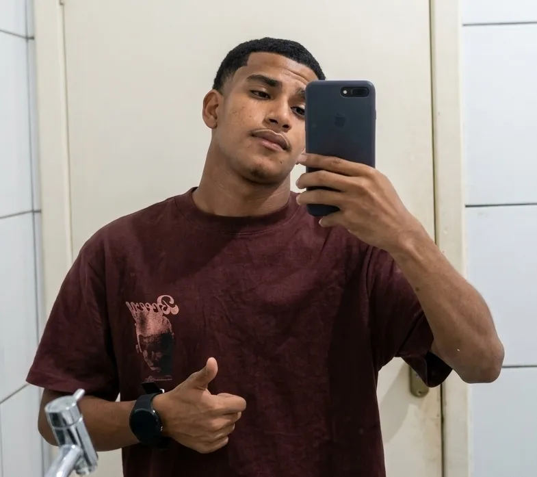 Jovens são esfaqueados após festa; um morre e outro está em estado grave, em Itabatã Jovens são esfaqueados após festa; um morre e outro está em estado grave, em Itabatã