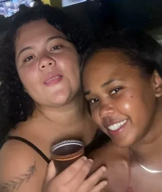 Amigas saem de moto e desaparecem; uma delas deixou carta para a mãe em Porto Seguro Amigas saem de moto e desaparecem; uma delas deixou carta para a mãe em Porto Seguro