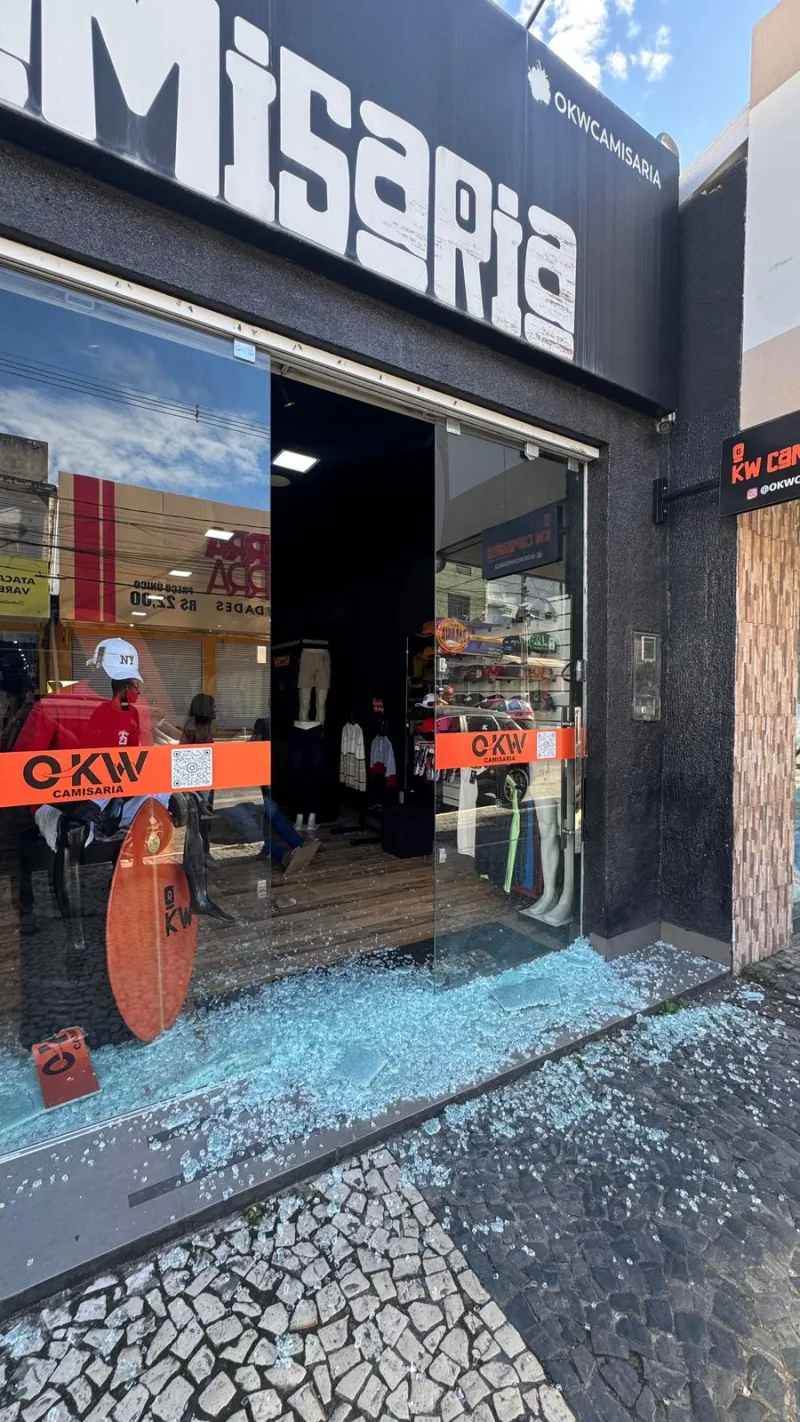 Dupla é presa após furtar loja de roupas no centro de Eunápolis