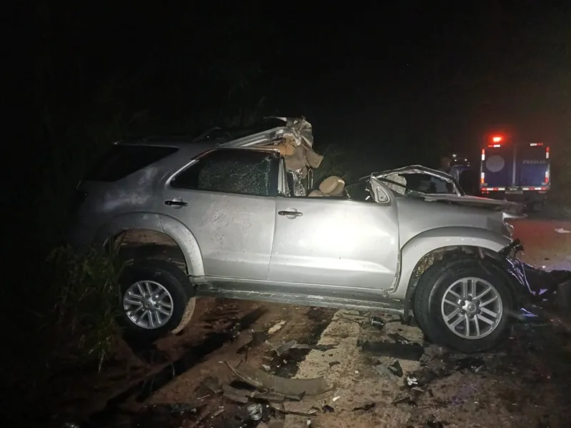 Identificadas três  das quatro vítimas do acidente na BR 101 EM Teixeira de Freitas.  Três pessoas morreram presas as ferragens