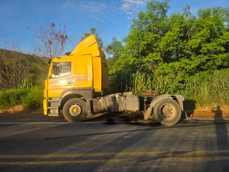 Identificadas três  das quatro vítimas do acidente na BR 101 EM Teixeira de Freitas.  Três pessoas morreram presas as ferragens