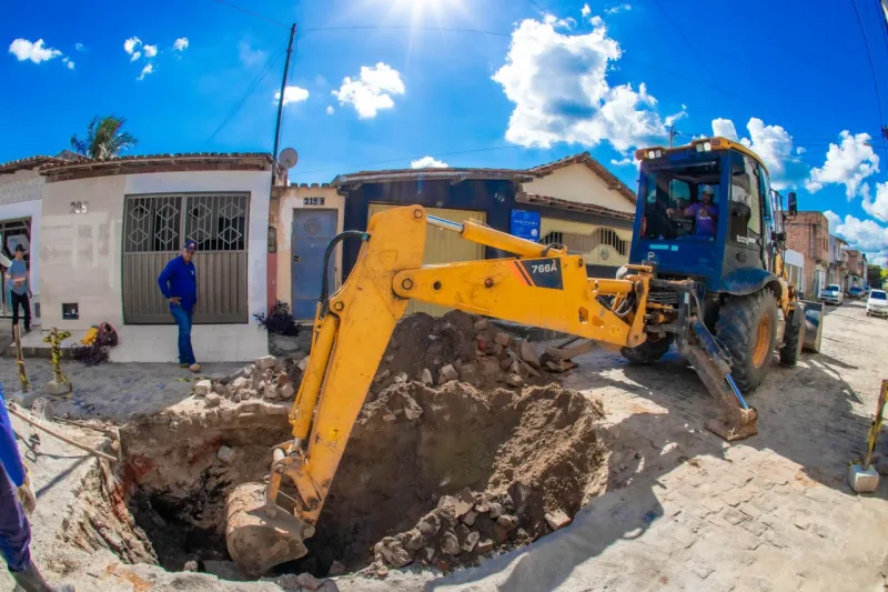Prefeitura de Teixeira de Freitas recupera rede de drenagem no bairro São Lourenço