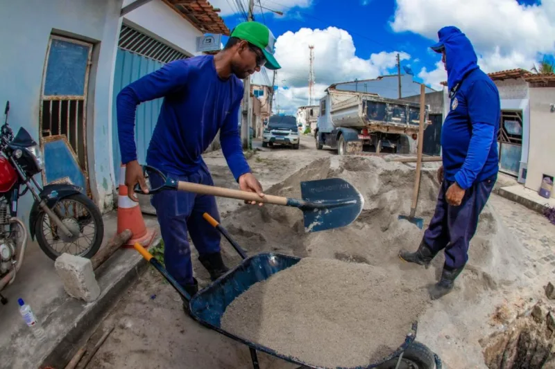 Prefeitura de Teixeira de Freitas recupera rede de drenagem no bairro São Lourenço