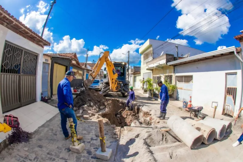 Prefeitura de Teixeira de Freitas recupera rede de drenagem no bairro São Lourenço