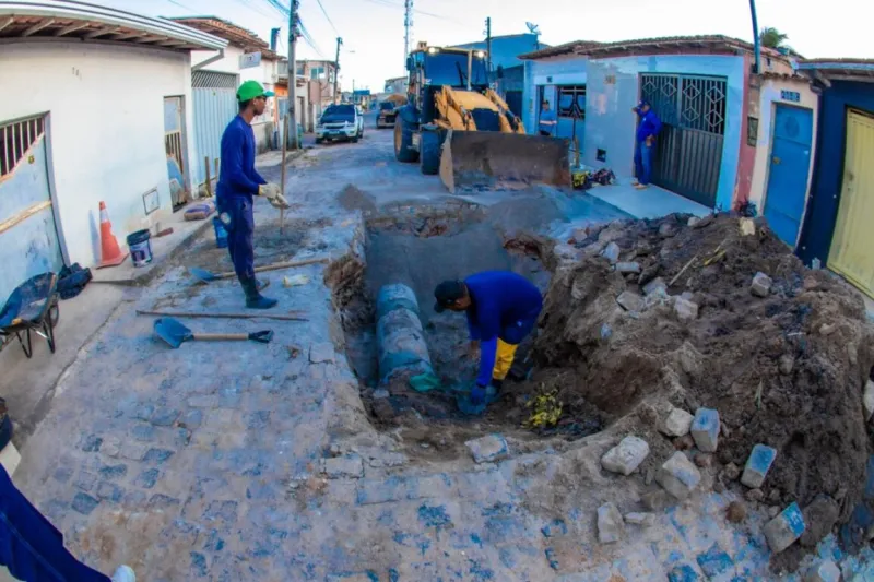Prefeitura de Teixeira de Freitas recupera rede de drenagem no bairro São Lourenço