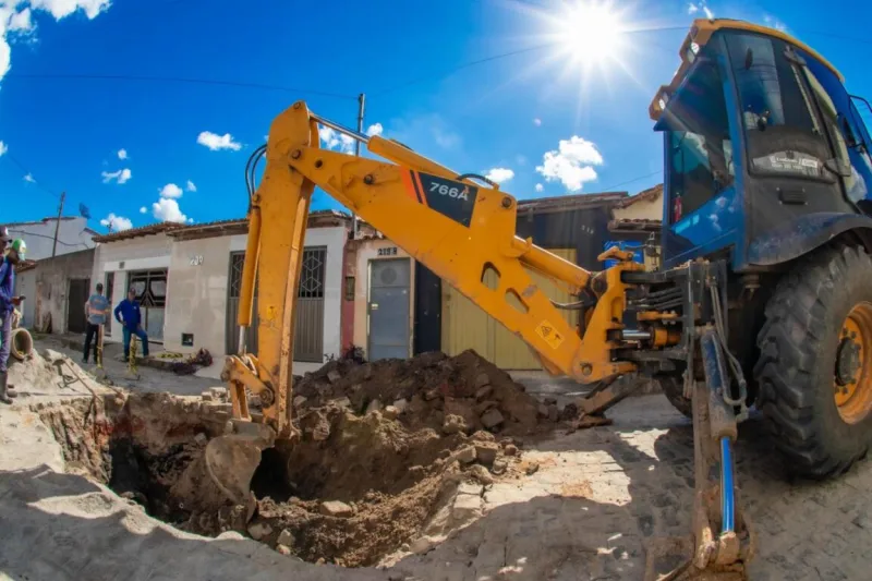 Prefeitura de Teixeira de Freitas recupera rede de drenagem no bairro São Lourenço